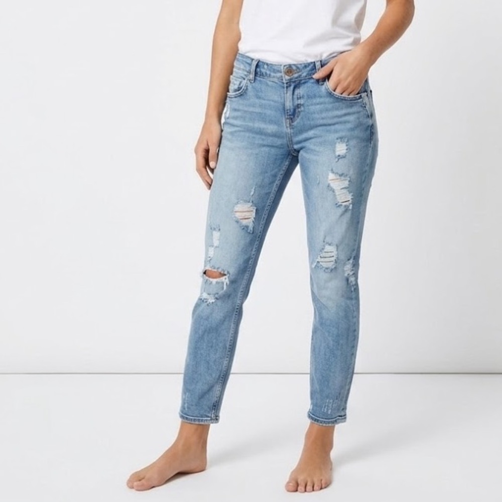 Zara MOM Jeans Size 4 Light Blue Distressed Ripped